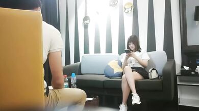 ホテル外の美女1208