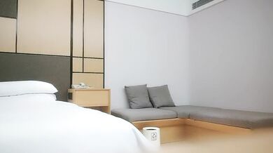 ホテル外の長い脚の美女1248