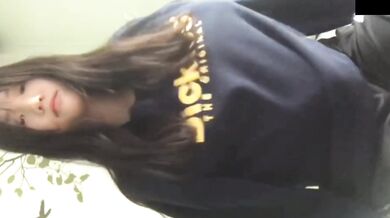 中学生が自慰行為をする