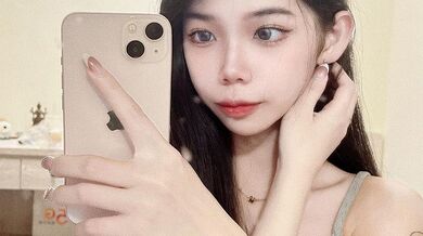 Tattooed girl fingered her pussy and took a selfie for her boyfriend