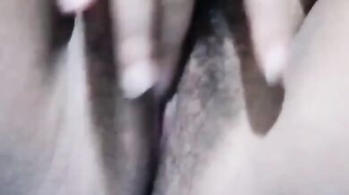 8文字の乳肉少女がおっぱいを掴んでオナニーする1