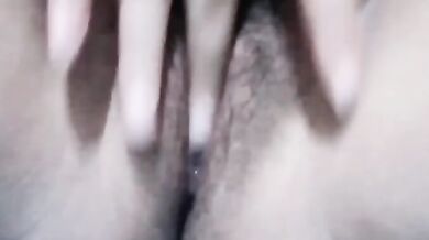 8文字の乳肉少女がおっぱいを掴んでオナニーする1