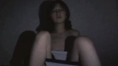 眼鏡妹子深夜發騷自拍