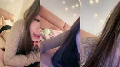 ふっくらとして甘くて可愛くて可愛い女の子、車のヘッドライトがとても明るくて、彼女は服を持ち上げ、こすったりこすったりして、パンティーを広げてふっくらとしたオマンコを露わにする