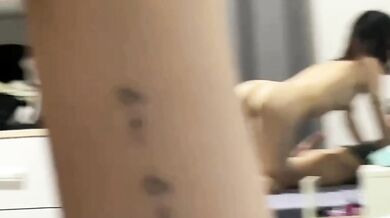 貧乳ショートヘアーガールが馬に乗ってフェラチオ1