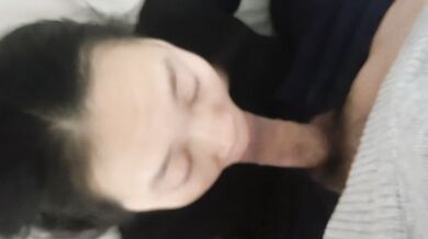 騷女人妻王加雪口爆吃精液