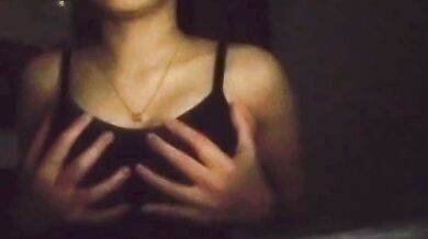 1歳の妹が胸を揉む動画