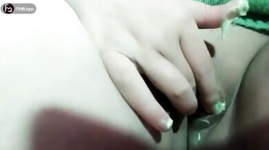 若いマンコにマスタードソースをかける