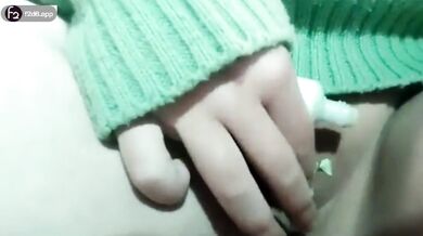 若いマンコにマスタードソースをかける