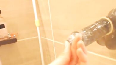 日本の女の子がお風呂でオナニーする様子をライブ配信