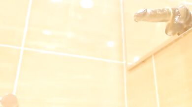 日本の女の子がお風呂でオナニーする様子をライブ配信