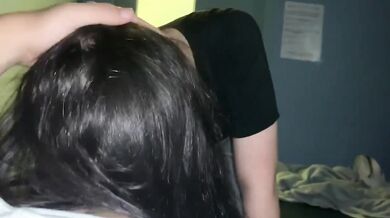 韓國大學生美女在私人影院幫大哥口交