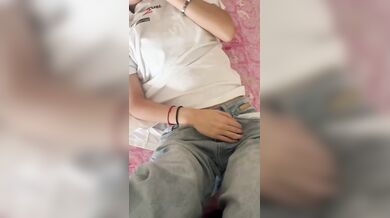 最高のカップルのプライベート写真が流出、小さな痴女はますます興奮しています、彼女はかなり静かに見えますが、ベッドでは濡れていて、挿入されるとすぐに小さな痴女になります