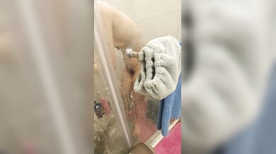 女友洗澡 # 這奶頭又大又黑