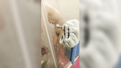 女友洗澡 # 這奶頭又大又黑