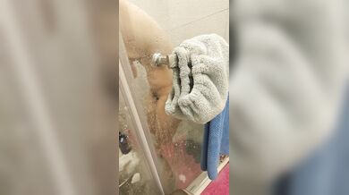 女友洗澡 # 這奶頭又大又黑