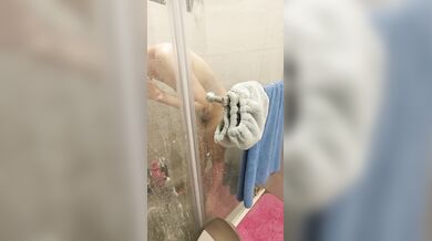 女友洗澡 # 這奶頭又大又黑