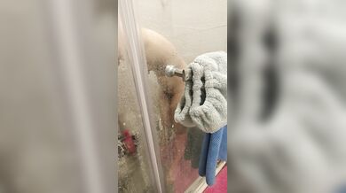 女友洗澡 # 這奶頭又大又黑