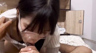 無邪気な少女のフェラチオ