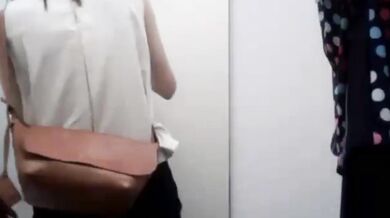 ショッピングモールの下着店の試着室で、思春期の美少女たちが下着を試着する様子をこっそり撮影しました。美しい胸は張りがあって丸い。