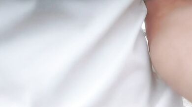 売春婦マスター、19歳のメガネの学生の女の子は、最初はとても恥ずかしがり屋でしたが、彼女の猫はピンク色で濡れていて、それを挿入するのはとても興奮していました