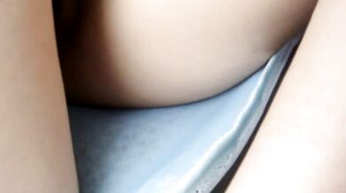 韓國小胖帶着漂亮的媳婦開車去郊外玩車震有點害羞不讓拍臉