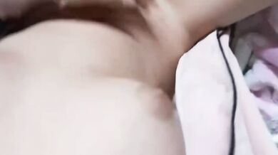 睡衣妹妹睡醒發騷掰逼1