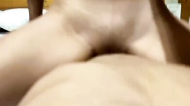 貧乳妹妹酒店騎馬潮吹