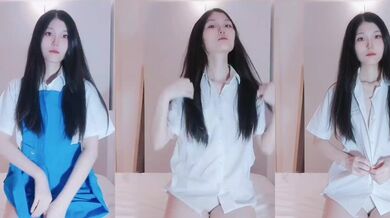 Malaysian Girl Strips Off School Uniform to Masturbate