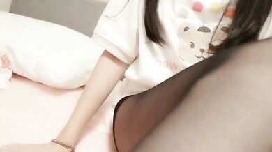 妹妹床上黑絲呻吟誘惑