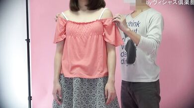 素人パンチラ in 個人撮影會 vol.121 ギリギリ!紐パン食い込みOLあゆみ「ノーパンは無理です~」