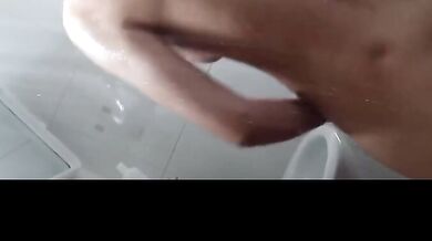 邪惡的房東浴室拍摄B毛濃鬱的美少婦洗澡