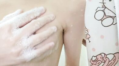 貧乳妹妹玩奶自拍2