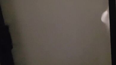 對面大樓女鄰居裸體關窗不小心露下體給全世界看