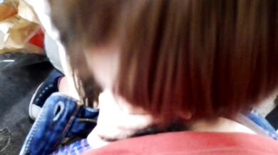 反差美女辦公室吃肉棒