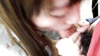 反差美女辦公室吃肉棒