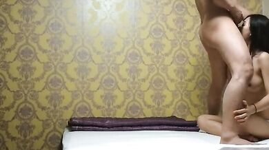 騷貨為男友口交