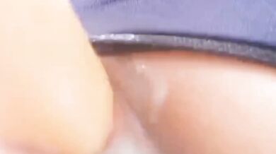 泳裝特寫插假屌出白醬