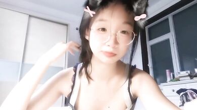 眼鏡騷妹全裸練習騎馬