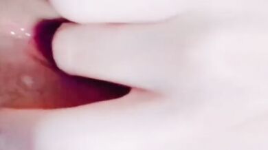 貧乳女孩自慰噴水潮吹