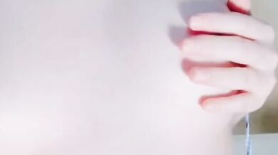 貧乳女孩自慰噴水潮吹