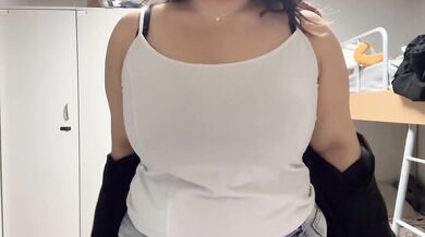 Girlfriend Strips to Seduce