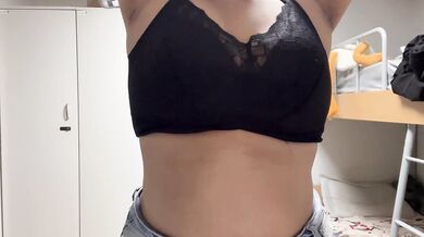 Girlfriend Strips to Seduce