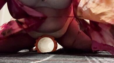 外籍學生和滾輪一起自慰