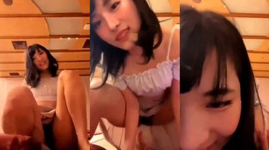 自撮りする二人の女の子