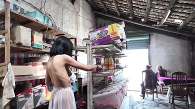 おじいちゃんの売店で買い物