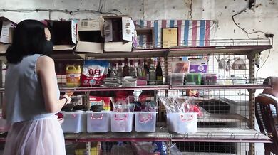 おじいちゃんの売店で買い物