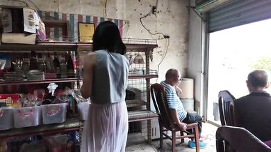 おじいちゃんの売店で買い物