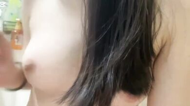 國中妹の自撮り胸揉み