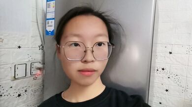 Chó mẹ đeo kính Diêu Nhược Nghiên selfie